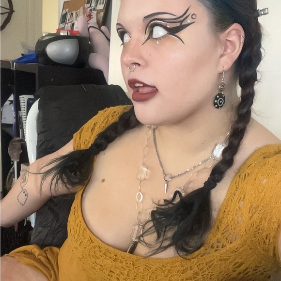 Meet your Posher, Cate - Picture 4 of 8